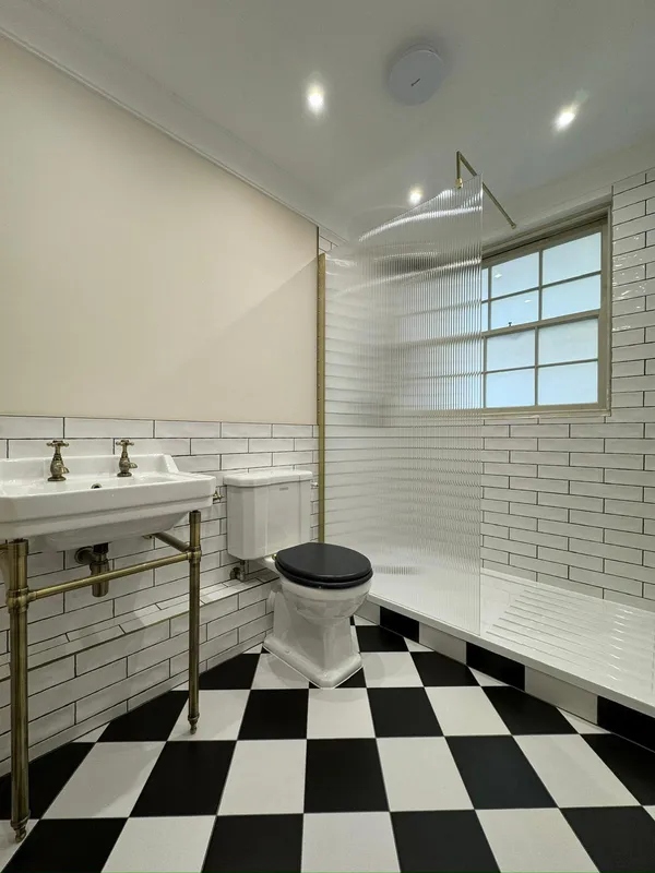 Modern Bathroom Project 6