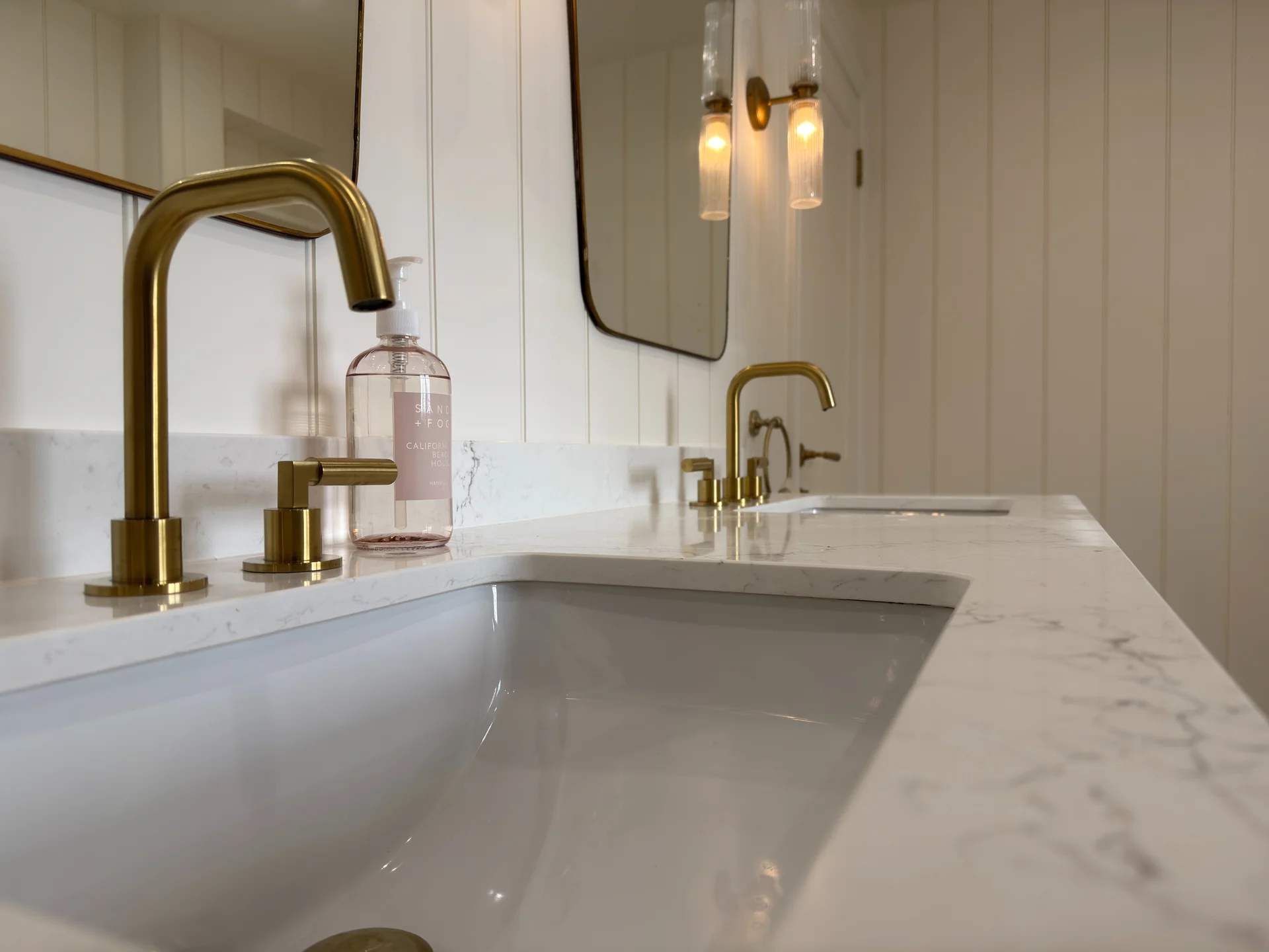 Freestanding bath